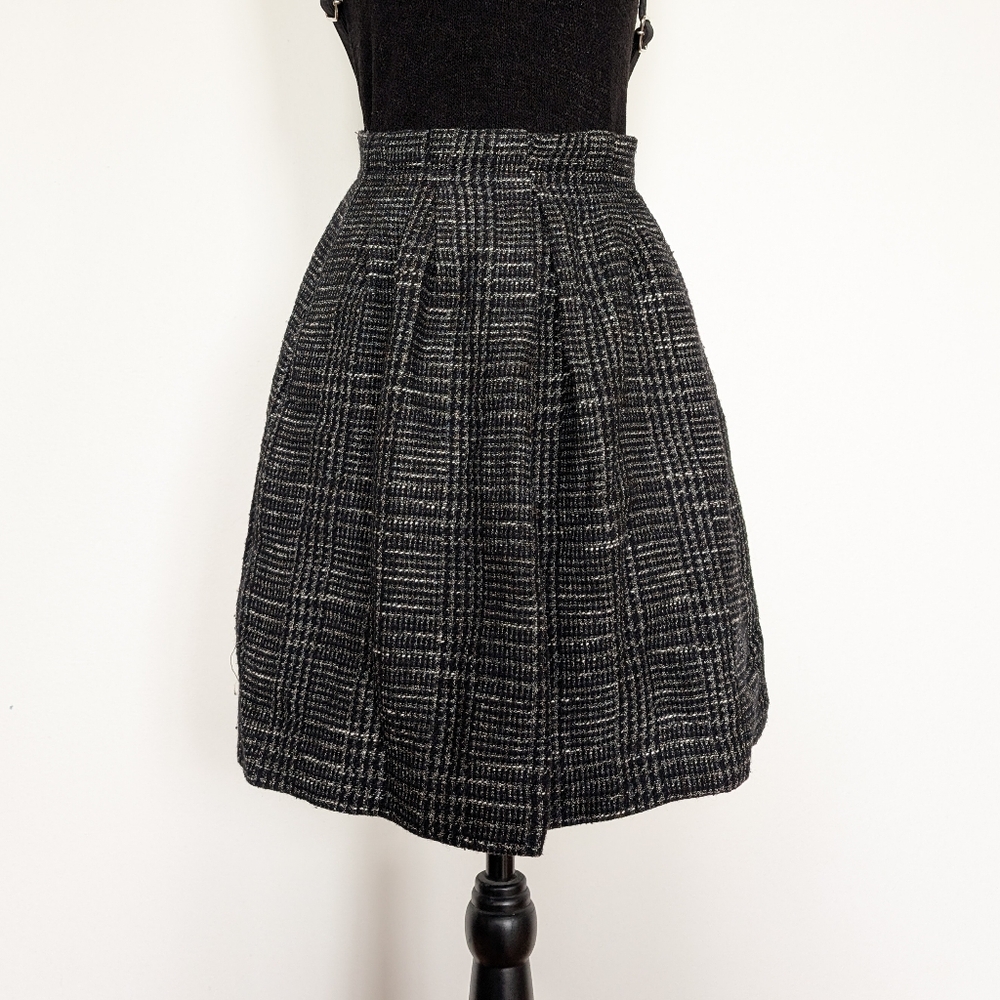 Grey plaid high waisted above the knee skirt with pockets S36